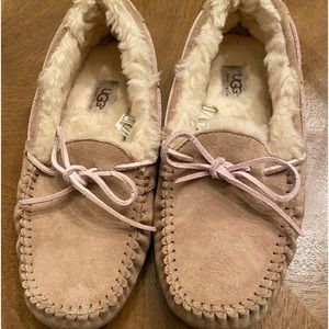 Womens Ugg slipper’s size 8